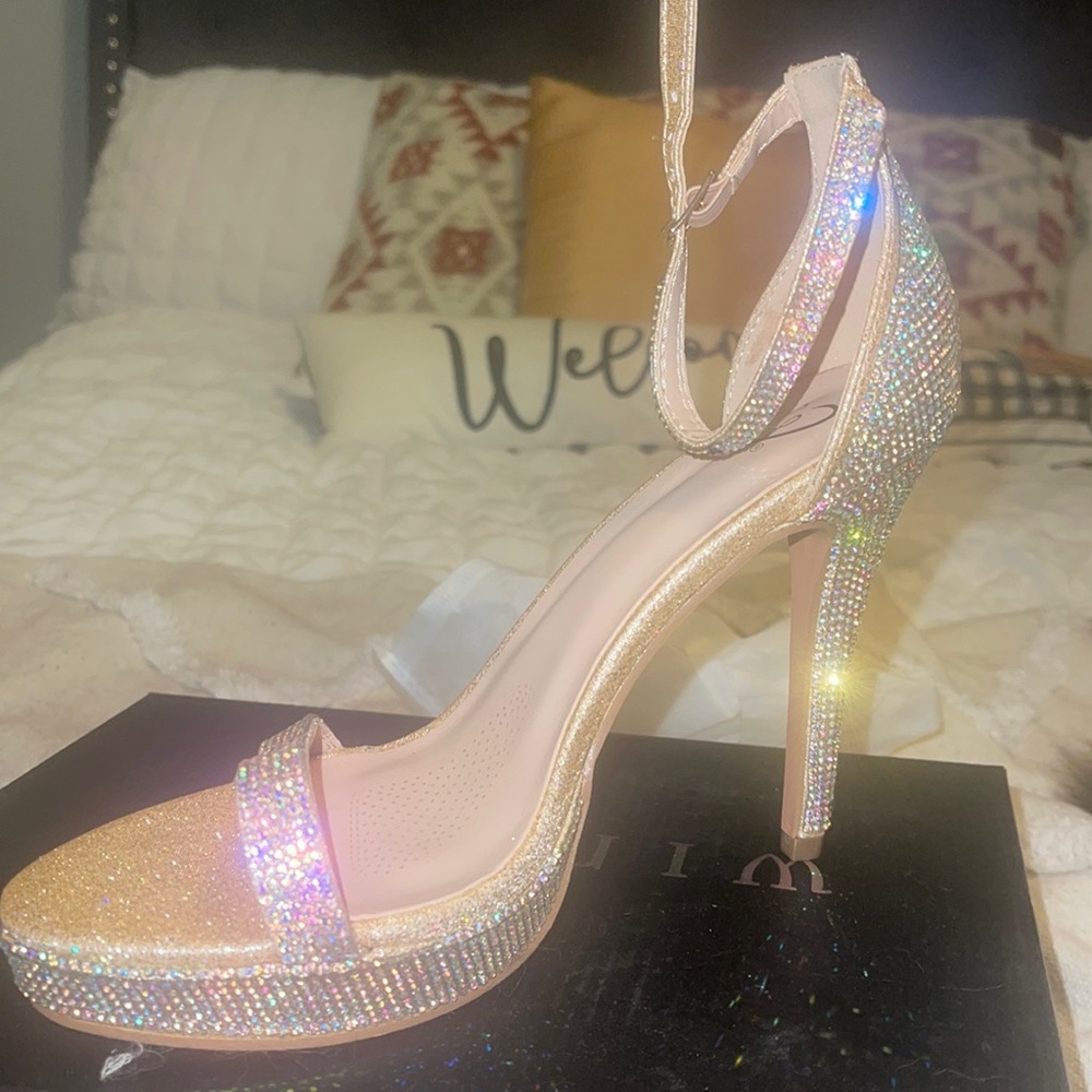 BRAND NEW .. size 8